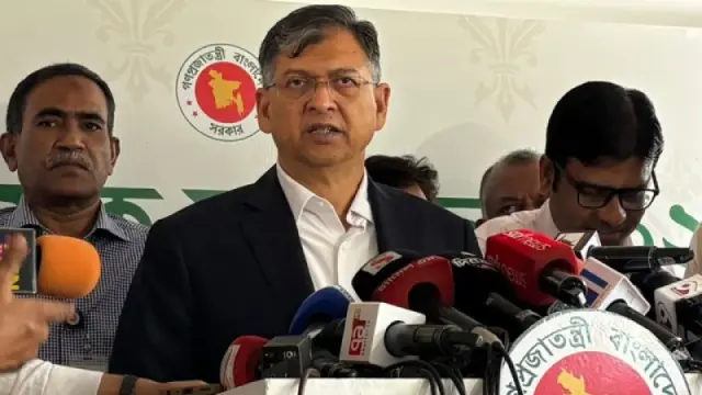 ১০ হাজার অস্ত্র উদ্ধারে ডিসিদের যে নির্দেশ দিলেন স্বরাষ্ট্রমন্ত্রী