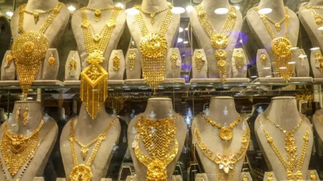 ২৪ ঘণ্টার ব্যবধানে স্বর্ণের দাম ফের কমল