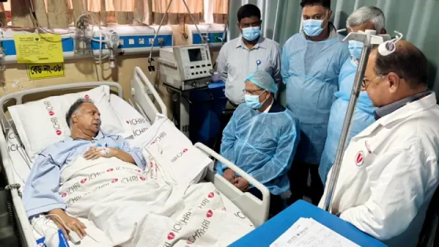 বিদ্যুৎমন্ত্রী টুকুকে দেখতে হাসপাতালে রাষ্ট্রপতি