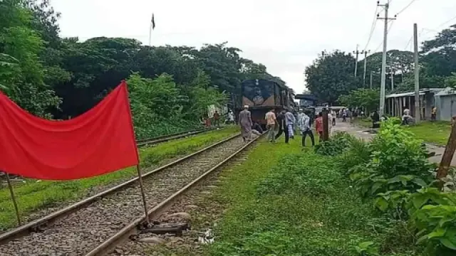 ঢাকা-ময়মনসিংহ রেলপথে ট্রেন চলাচল বন্ধ