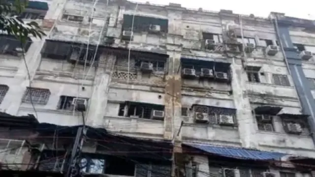 ধোঁয়ায় শ্বাসরোধে ৯ মৃত্যুর অভিযোগ, ছিল না অগ্নিনির্বাপণ ব্যবস্থা