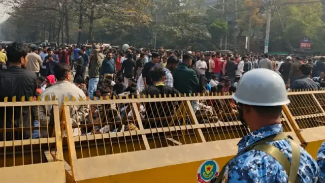 ইসির সামনে ছাত্রদলের অবস্থান কর্মসূচি চলছে