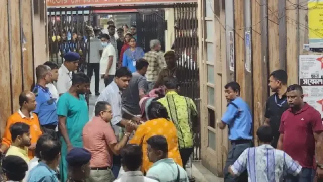 কলকাতায় দুর্গাপূজার মণ্ডপে পদদলিত হয়ে নিহত ১৯