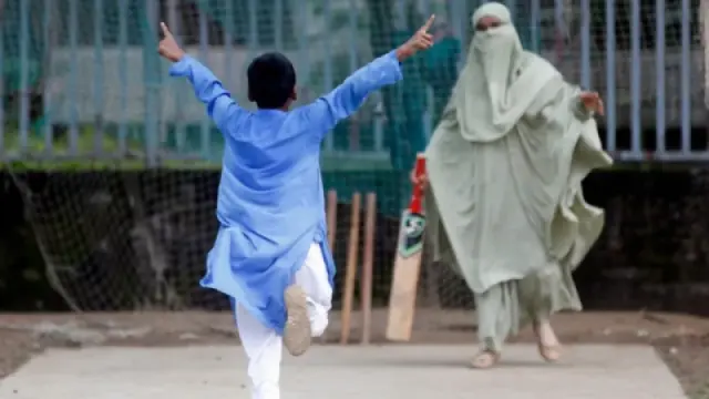 মাদ্রাসা ক্রিকেট চালুর কথা জানালেন বুলবুল