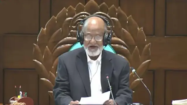 প্রথম অধিবেশনে সভাপতিত্ব করছেন খন্দকার মোশাররফ