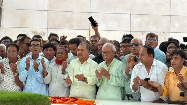 রিজভীর নেতৃত্বে জিয়াউর রহমানের মাজারে শ্রদ্ধা জানালেন জহির উদ্দিন স্বপন