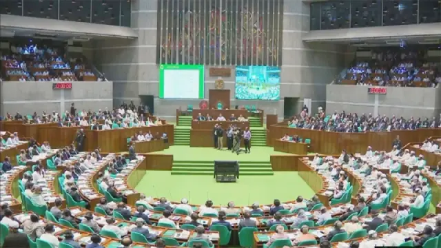 সংসদের দ্বিতীয় দিনের অধিবেশন শুরু অনলাইন ডেস্ক