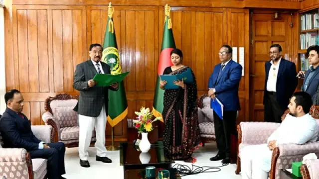 শপথ নিলেন নুসরাত তাবাসসুম