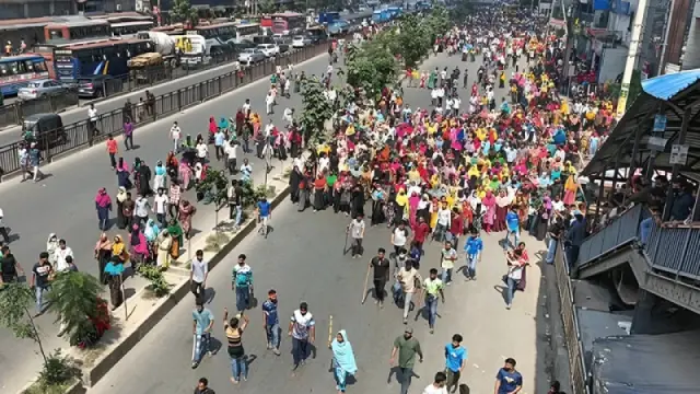 উত্তরায় আজও শ্রমিকদের সড়ক অবরোধ, তীব্র যানজট