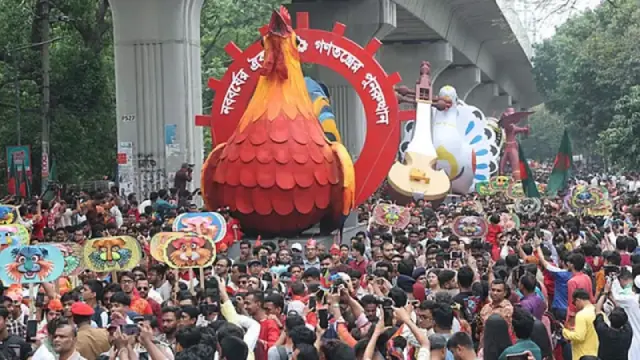 উৎসবমুখর পরিবেশে শেষ হলো বৈশাখী শোভাযাত্রা, প্ল্যাকার্ডে ভিন্ন বার্তা