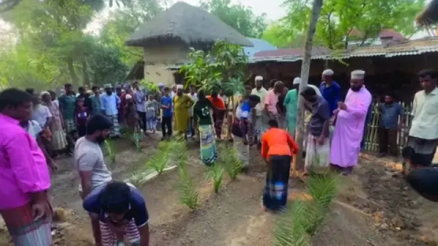 যে ঘরে ছিল হাসি, তার উঠানেই এখন ৪টি কবর