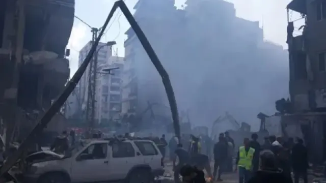 যুদ্ধবিরতির পর ইসরায়েলের হামলায় ধ্বংসস্তূপ লেবানন, নিহত ২৫৪!  ্আমেরিকা ইসরাইলকে বিশ্বাস করা যাবে কি?