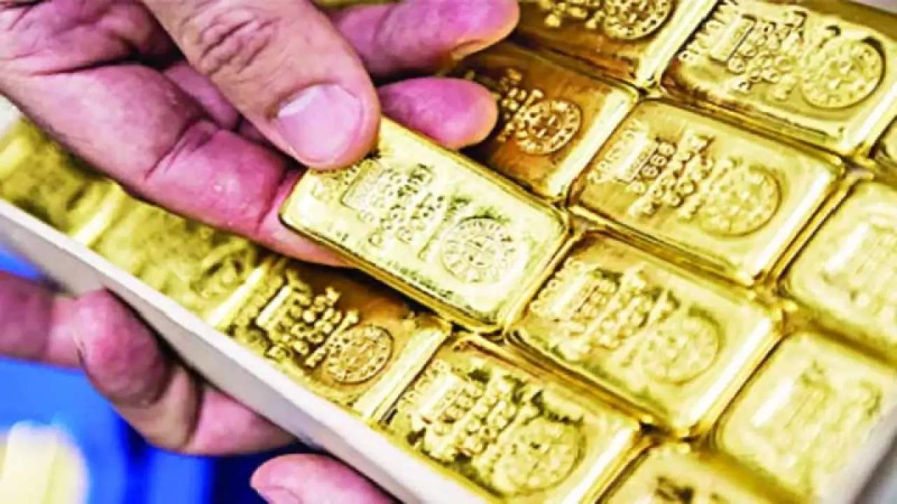 ১৮ কেজি স্বর্ণ পাচারের ঘটনায় বিমানের ১০ কর্মীর সংশ্লিষ্টতা