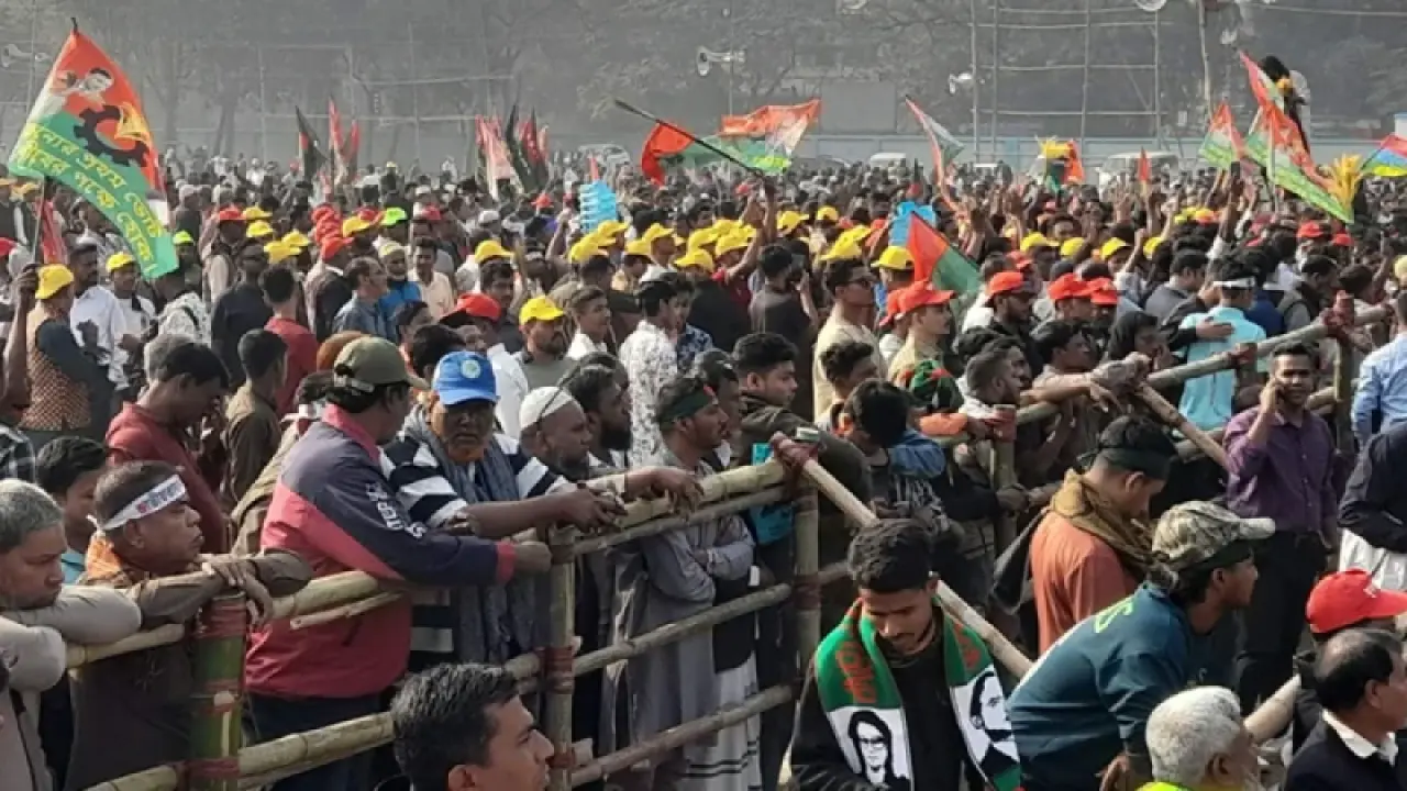 চট্টগ্রাম পলোগ্রাউন্ড মাঠে নেতাকর্মীদের ঢল