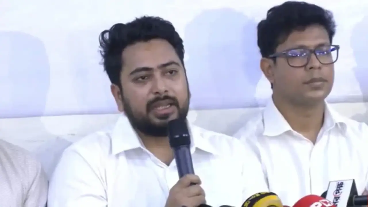 জুলাই সনদে স্বাক্ষরকারীরা জনগণ থেকে ছিটকে গেছে: নাহিদ জুলাই সনদে স্বাক্ষরকারীরা জনগণ থেকে ছিটকে গেছে: নাহিদ