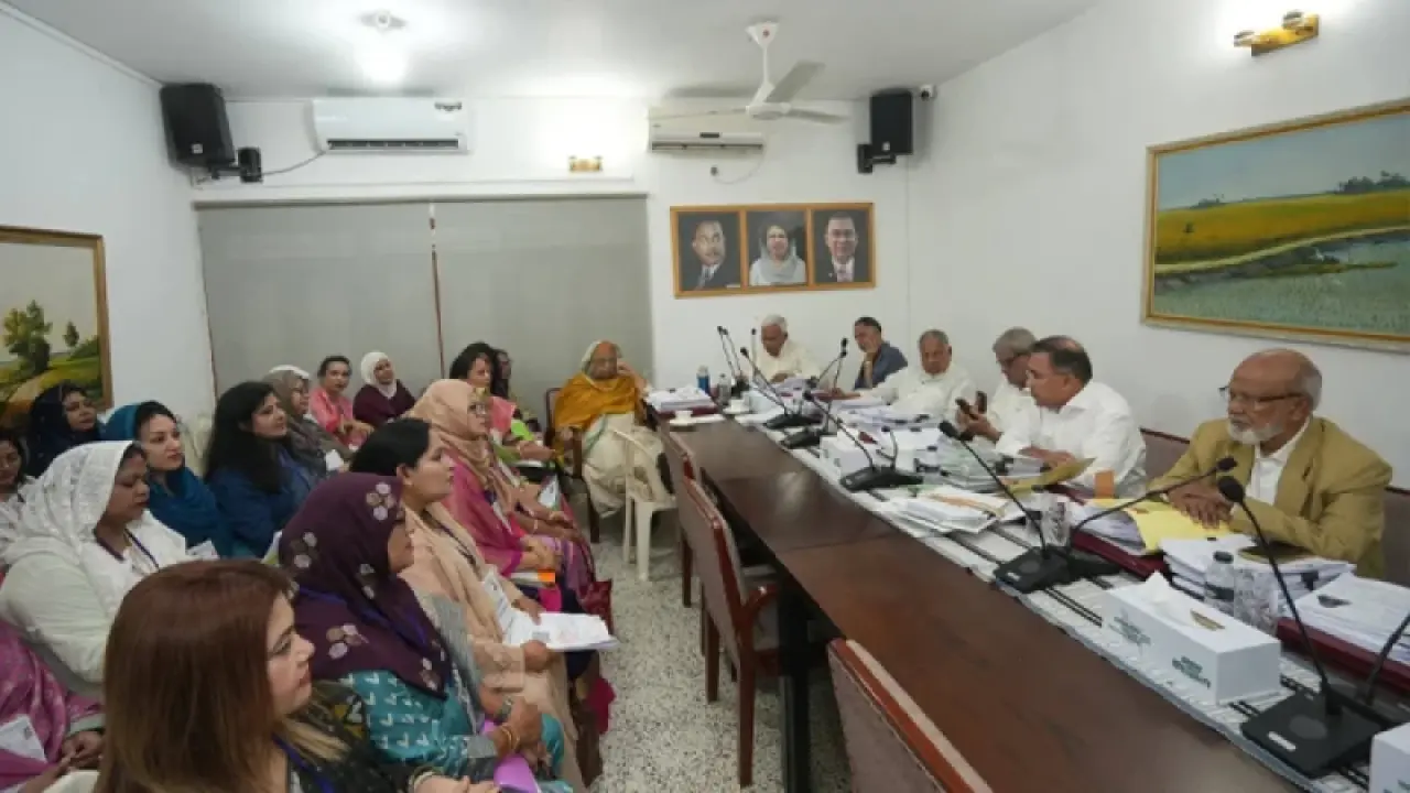 রাত ৩টা পর্যন্ত অফিসিয়াল কাজ করেছেন প্রধানমন্ত্রী