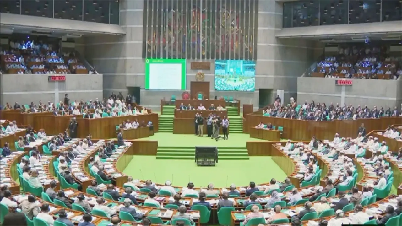 সংসদের দ্বিতীয় দিনের অধিবেশন শুরু অনলাইন ডেস্ক