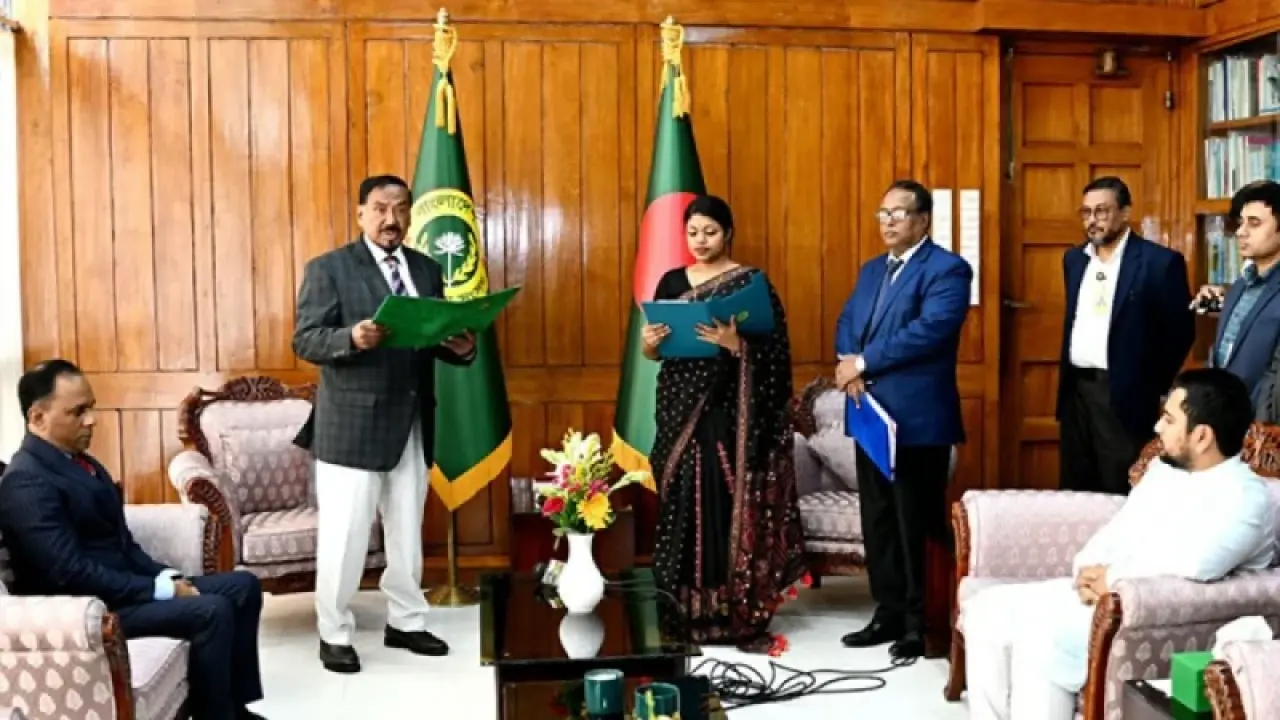শপথ নিলেন নুসরাত তাবাসসুম