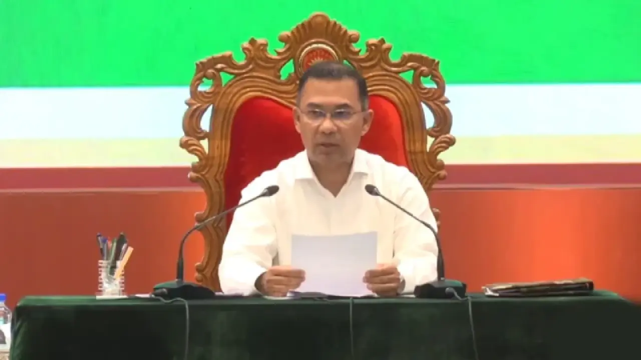 সশস্ত্র বাহিনী কোনো নির্দিষ্ট ব্যক্তি বা দলের সম্পত্তি নয়: প্রধানমন্ত্রী