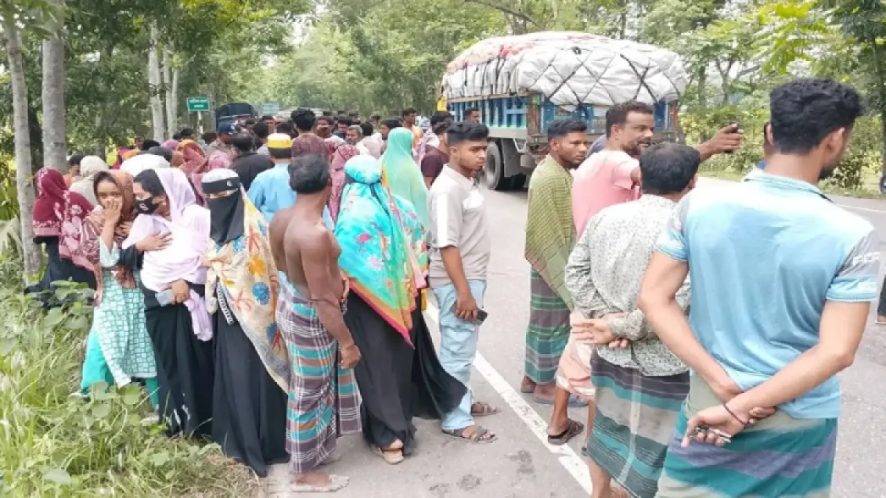 উজিরপুরে বাসের ধাক্কায় নিহত ২