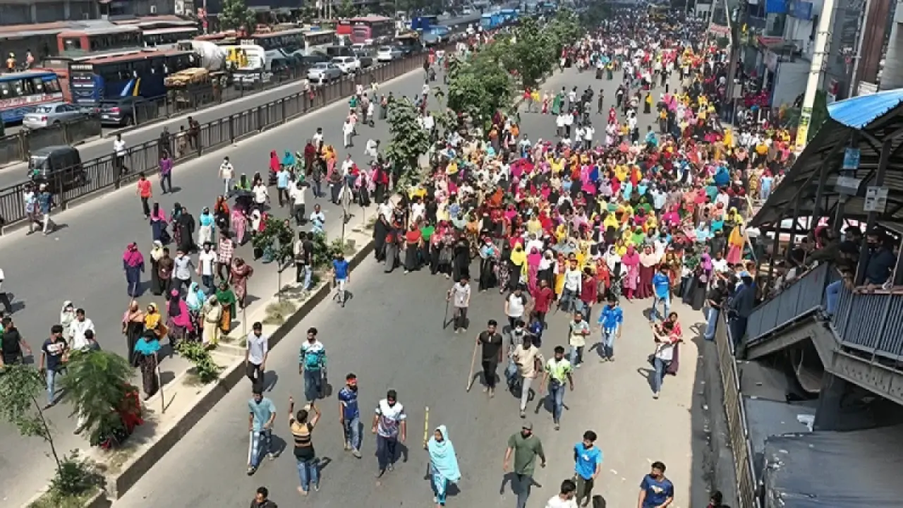 উত্তরায় আজও শ্রমিকদের সড়ক অবরোধ, তীব্র যানজট